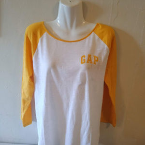 New Gorgeous  Gap Tshirt Size L